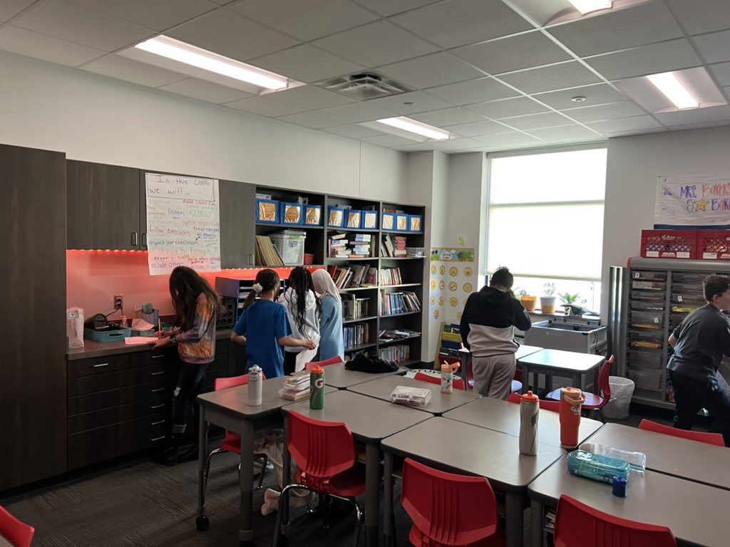 MrsBakerNCE's tweet photo. Making inferences and using adjectives to describe sensory details! #NCExcels https://t.co/m66gaJ0dYL