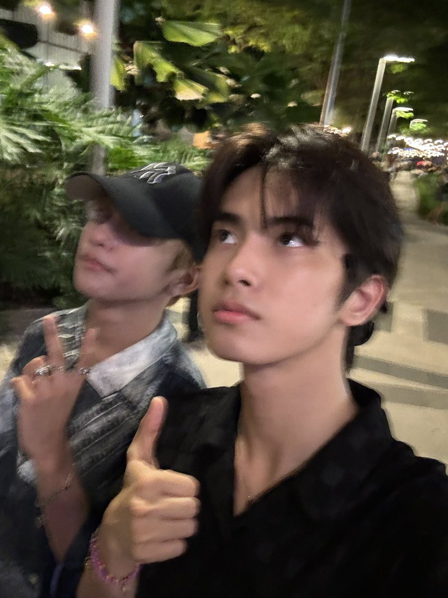 [🐶] Hello anchors! I just want to say that Im so happy that you stayed with us and kept supporting us. Thank you for being great anchors!! Happy 100days with hori7on let’s gooo!! ⚓️🎉❤️

#HORI7ON #호라이즌 #KYLER #카일러