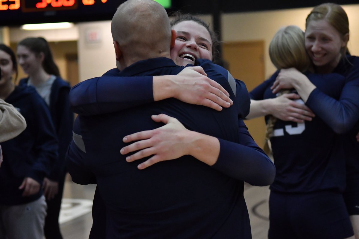 🏐 | FINAL: (4) <a href="/cunevolleyball/">Concordia Bulldogs Volleyball</a> def. (18) Midland, 25-17, 16-25, 25-23, 27-25 (Fremont, NE).

CUNE (21-2, 14-2 GPAC) finished regular season in three-way tie for first place in GPAC. #LevelUp 📈

Keck: 15 kills, 13 digs | Opfer: 13 kills, 6 digs | Rodaway: 13 kills (.423) |