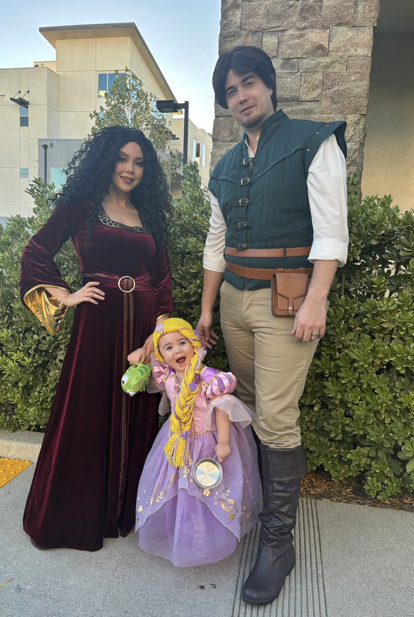 Anna Perez de Tagle-Kline tweet media