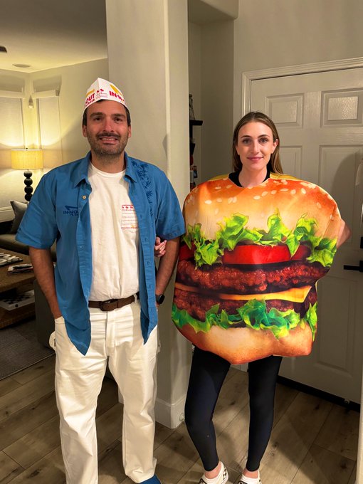 Happy Halloween 🎃 🍔 https://t.co/FFKlLp0J3W