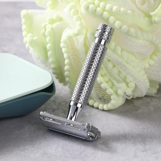 #wetshaving #yaqishaving #newrazor
YAQI 'MONARCH' Butterfly Razor
The handle is made in aluminium+brass and the head is made in zinc alloy.
Two handle patterns are available.