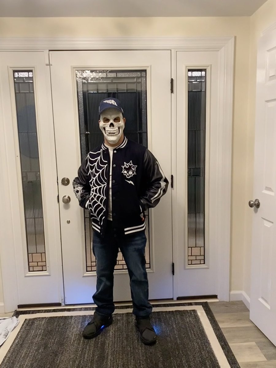 alfineous's tweet photo. Happy Halloween!! The undead skeleton and scariest dinosaur 🧹🧹🧹 all the candy in the neighborhood…
#RTFKT #undeadcrew #cirl https://t.co/hcibNZPsVw
