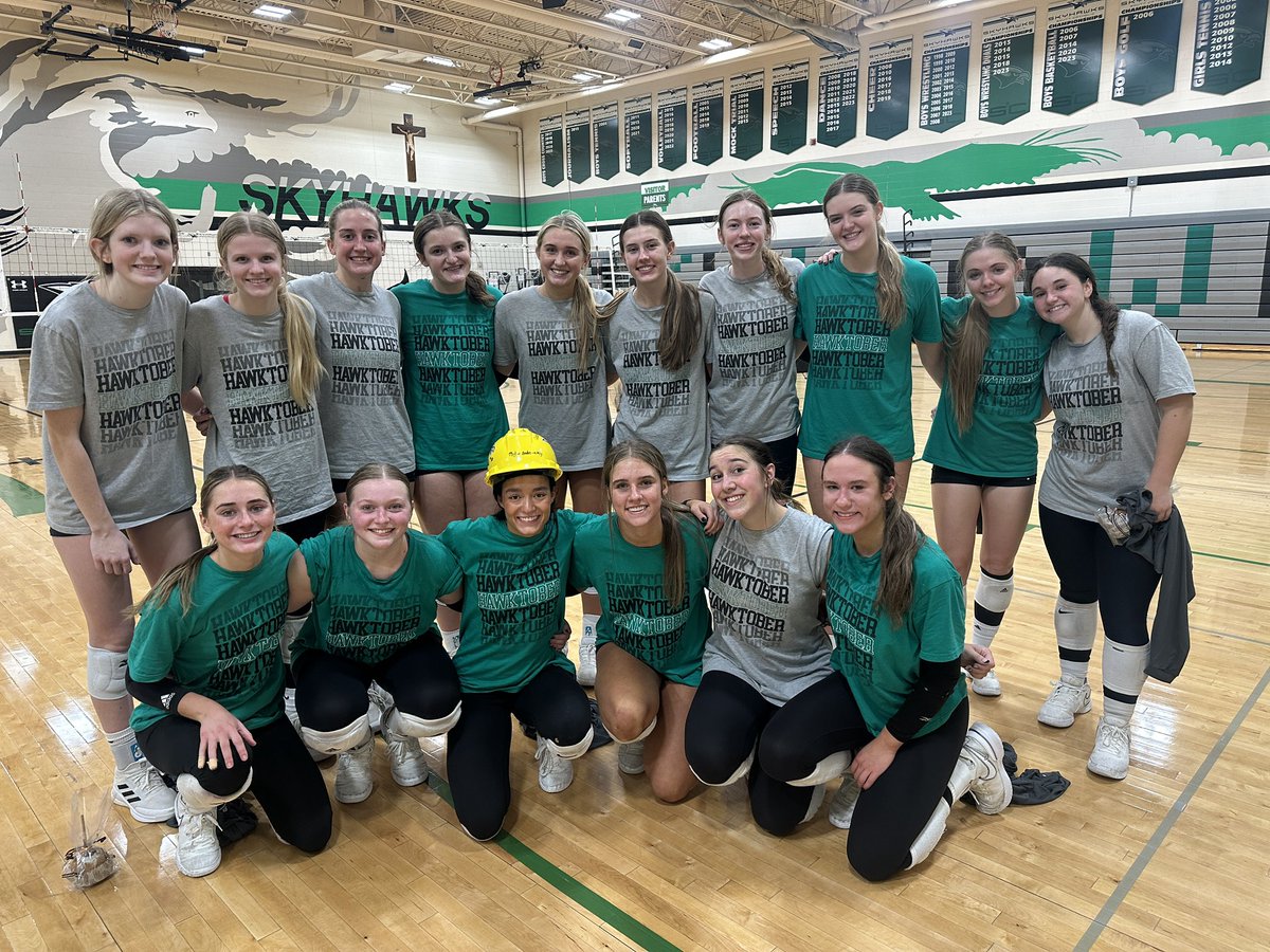 Our hard hat teammate of the week goes to senior <a href="/PaisleyDouglas1/">Paisley Douglas</a>. Paisley is an incredible competitor who has grown into an incredible leader.  She pursues excellence, never takes a play off,  and holds herself and teammates accountable. Congrats Paisley! #GoHawks