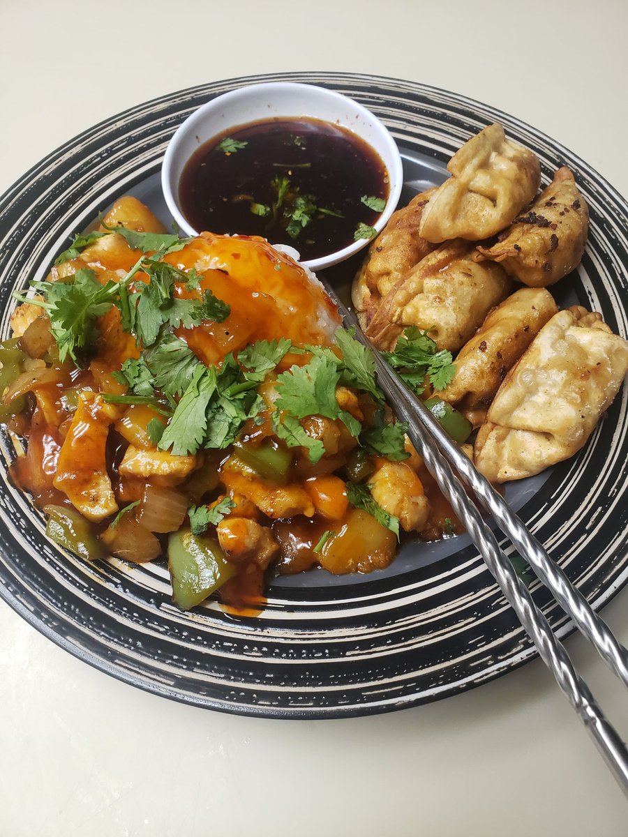 Dad_Comm's tweet photo. Halloween night's dinner. Sweet and sour chicken with Basmanti rice, chicken pot stickers with Ponzu sauce.
I love Asian cuisine. #Foodporn #Sweetandsour #Chinese #Ponzu #Dadsthatcook https://t.co/LKIIXNHyxf