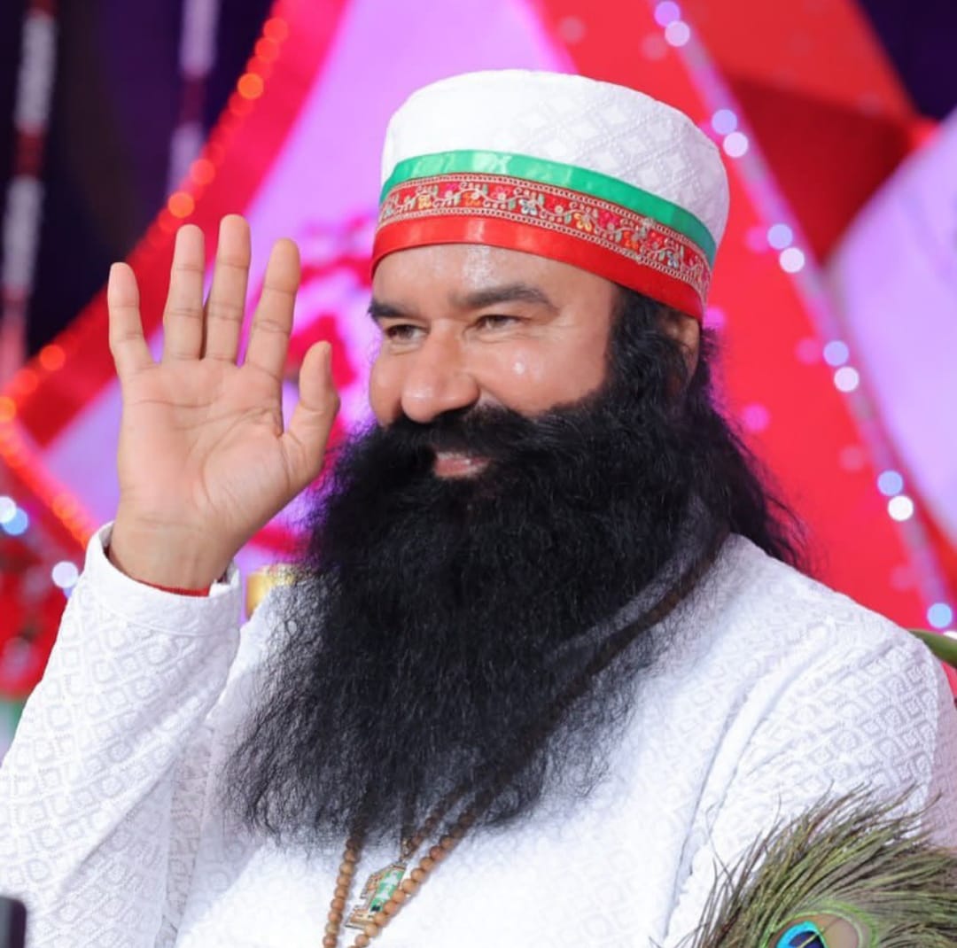 NikhanjPoo96045's tweet photo. #TipsForHappyLife
Everyone wants to know today how they can live happy and peaceful life. Saint Gurmeet Ram Rahim Ji says that if someone gives us good advice we should follow it and we have to live in a joint family so that we can strengthens our unity and Indian culture. https://t.co/rUpktK4ewh