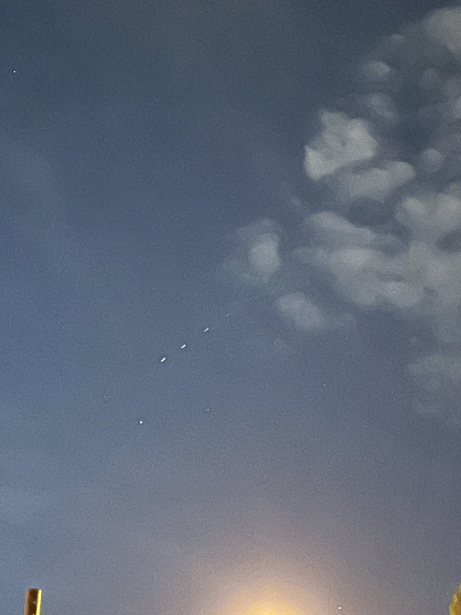 Vancouver UAP? 5 lights flying in tight formation #UAP
