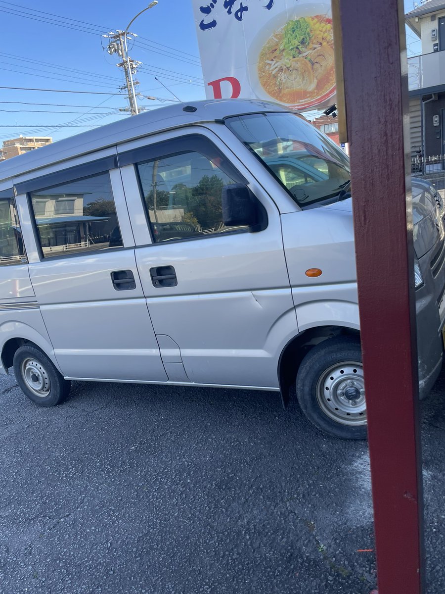 atoriegrace's tweet photo. 今ラーメンを食べに来て、おじいさん2人で軽自動車で入店され2人ともビール飲んでる(コップも2つオーダーしてた)。
お店は普通に瓶ビール3本目出してる。
帰りも運転してきたおじいさんが運転するしかないと思うんだけど。
これって私達が問題を伝えるべきなのか？ https://t.co/cdy44EbVbg