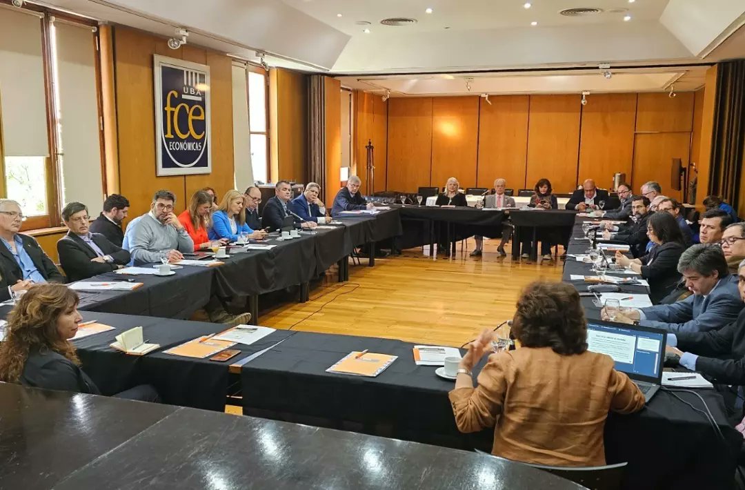 ECEyJUNNOBA's tweet photo. El director de la Escuela de Ciencias Económicas y Jurídicas de la UNNOBA Pablo Petraglia, participó del segundo plenario extraordinario 2023 del Consejo de Decanas y Decanos de Ciencias Económicas de Universidades Nacionales.

Con el objetivo de tratar la https://t.co/dorBCOPuIk