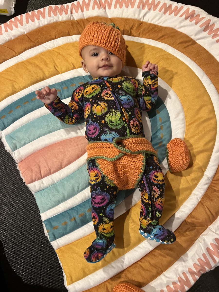 colemanmom4's tweet image. #throwbackHalloween

Missed the entire crew for the annual Coleman Halloween Shenanigans!! 🥰
@JeremyColeman50 @MikeyColeman11 @toricolem @BriannaRacquel loved our extra pumpkin! #grandbaby