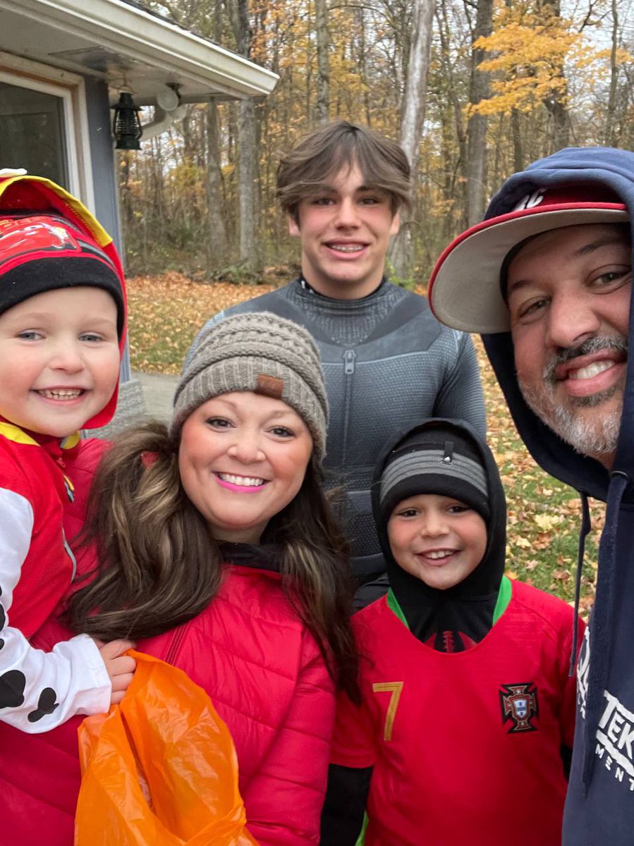 jennytraylor's tweet photo. Happy Halloween from my spooky family to yours 👻 https://t.co/q9y5zfnbpn