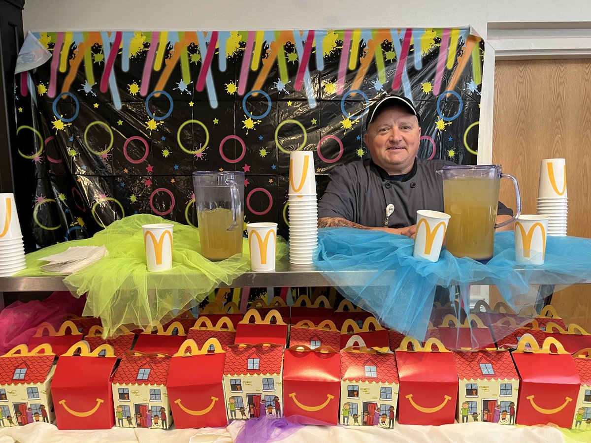 Happy meals came out in the 80s!  What a better way to celebrate it with a Happy Meal Happy Hour! #whyitrilogy
#TrilogyThemeWeeks #DancingthroughtheDecades #TrilogyisElectric