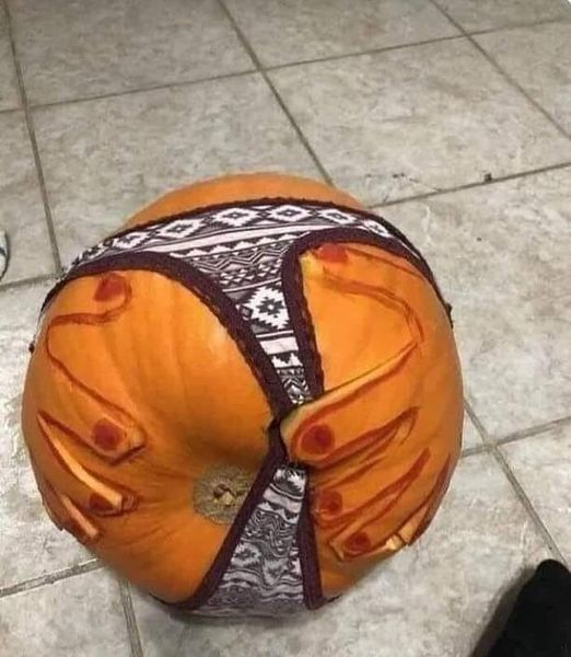 _xmemes's tweet photo. Joãozinho foi desclassificado do concurso de abóboras de Halloween: https://t.co/QJj6Zxa9Ox