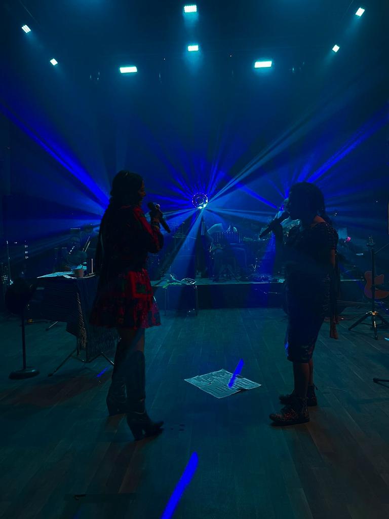 Música memoria, alegría, conexión y sanación. Ensayando ya con la maestra <a href="/liladowns/">Lila Downs</a> wach'alales. Están aquí, y les cantaremos 🥹🙏🏾🏵🏵