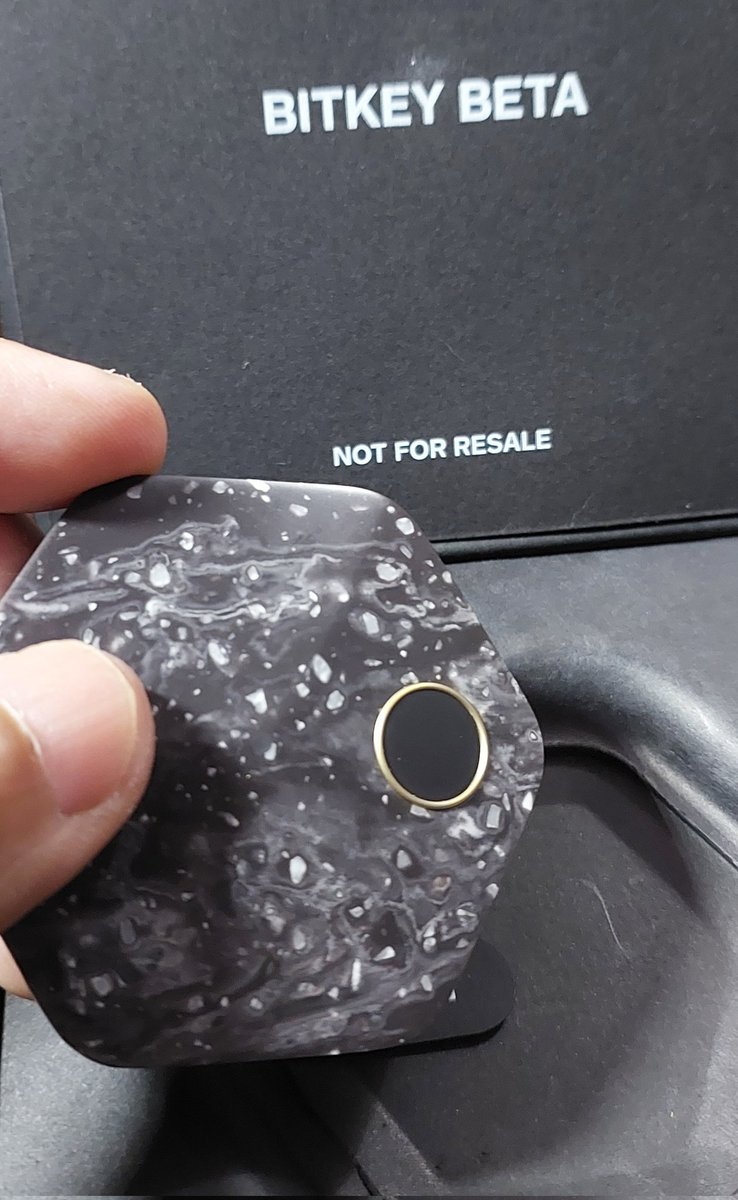 dantonmedrado's tweet image. Look how wonderful! I received my #bitkey beta.  thanks guys! @blocks #BTC