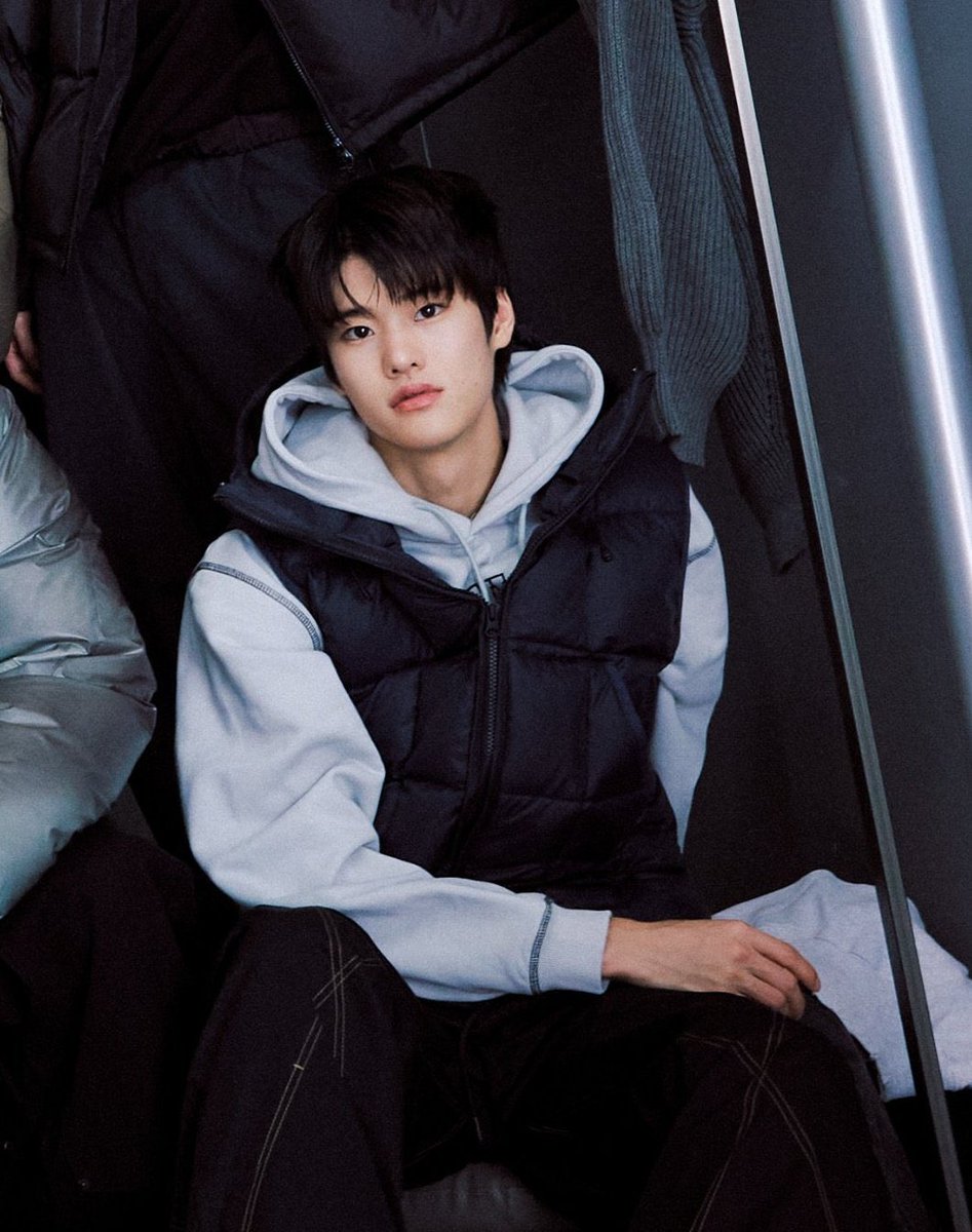 soheespics's tweet photo. He’s so handsome https://t.co/EhwiIo5GYl