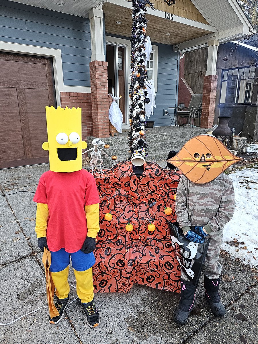 adanacYYC's tweet photo. The little (big) chute that could. It takes a two story chute to get people to explore 15th St after visiting @RickTulsie. 232 visitors this year for a new candy chute record. #yyckidcount https://t.co/8aIAoRJGty