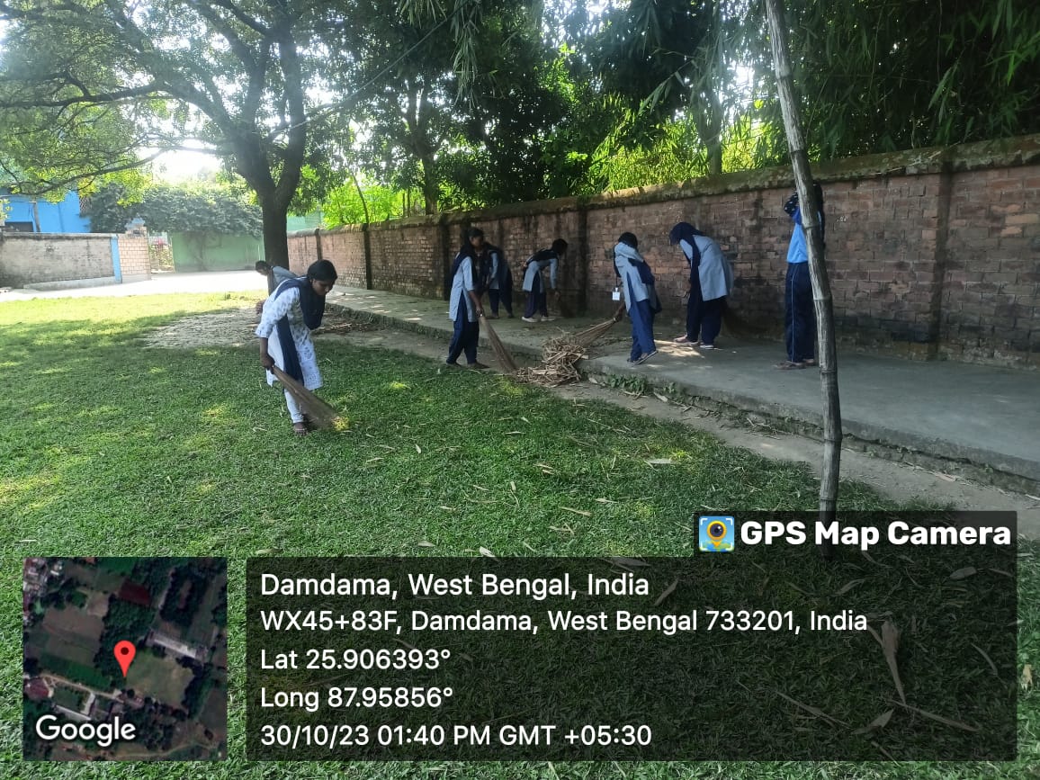 NSSSAMWB's tweet photo. Date: 30.10.2023

Educational Institution Cleaning Under #CleanIndia3

NSS Volunteers of Shree Agrasen Mahavidyalaya,Dalkhola, U/ Dinajpur, WB are cleaning educational institution in their own area.
@_NSSIndia @rdnss_kolkata @pankajsinghips @ianuragthakur #CleanIndia3 @PIB_India https://t.co/iaWYUs17PW