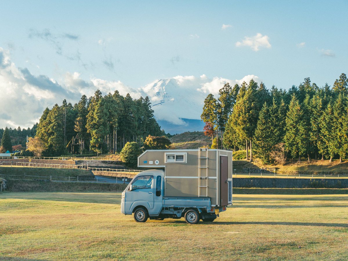 All Campers Japan SUNSET
伊豆のぬし釣りさん主催のキャンプイベント⛺️
天気も良く富士山の冠雪が美しかった🗻
　
秋も到来しキャンプ日和になってきた🔥
秋のバンライフも最高だ！
全国各地のキャンプ場巡りたいな🚐
　
#伊豆のぬし釣り　#キャンプ #車中泊