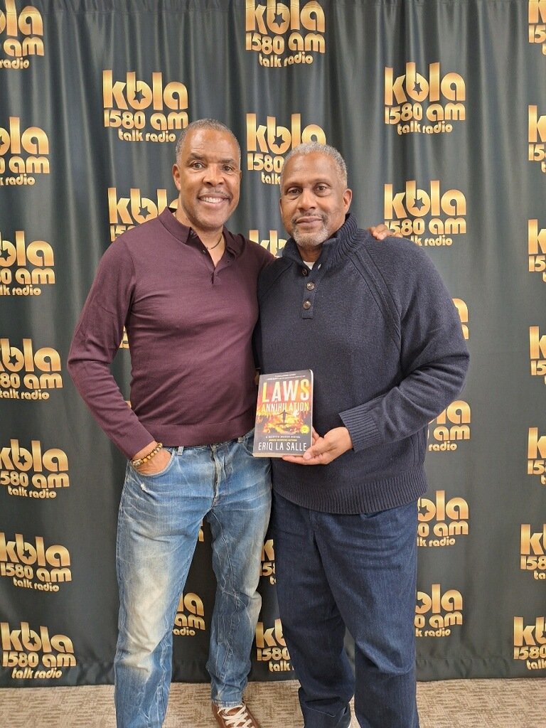 Actor. Director. Producer. Author. Congrats to my man Eriq La Salle on his new book; had an amazing career conversation with him today.

#actor #director #producer #author #blackexcellence #thetavissmileyshow #NationallySyndicated