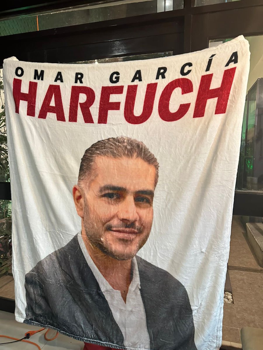 georgeantonni's tweet photo. @martibatres Y estás frazadas si son reales ? https://t.co/1qWaqeluEa