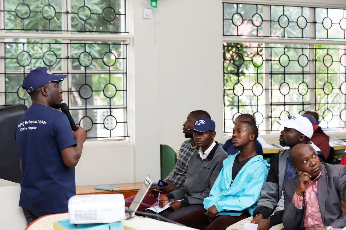 SsendiSamuel's tweet photo. ICT for everyone means that everyone has access to and can use information and communication technologies (ICTs) effectively. Bridging the digital divide is important for economic and social development, empowerment, and inclusion.

#ICTsForEveryone #digitaldivide https://t.co/dLrURvQnsP