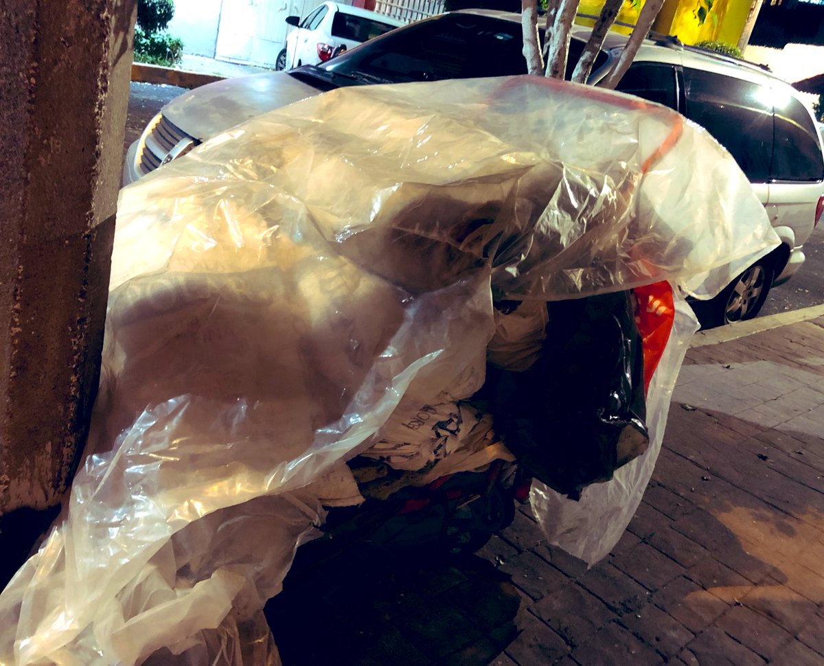 anniprincesss's tweet photo. Hola @AlcaldiaMHmx @OlaMHmx me podrían ayudar con esta situación el señor qué pasa con el carrito a recolectar la basura deja su carrito con basura  frente a mi domicilio “Dice que a NADIE le afecta” siendo un foco de infección Cda de la calle 6 # 21 Deportiva Pensil https://t.co/8oaVFV0VBf