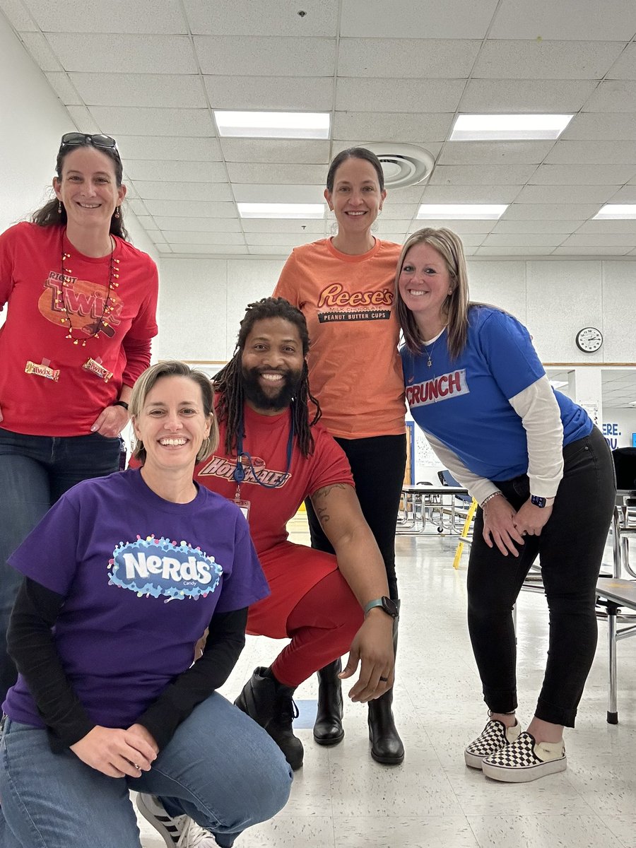 Our team had a sweet Halloween! How about yours? @APSGifted <a href="/APSLiteracy/">APS Elementary ELA</a> @GabyRivasAPS <a href="/kerm_towler/">Kerm Towler</a> @aps_edtech <a href="/APSVirginia/">Arlington Public Schools</a> <a href="/SuptDuran/">Francisco Durán, Ed.D.</a> #leaders