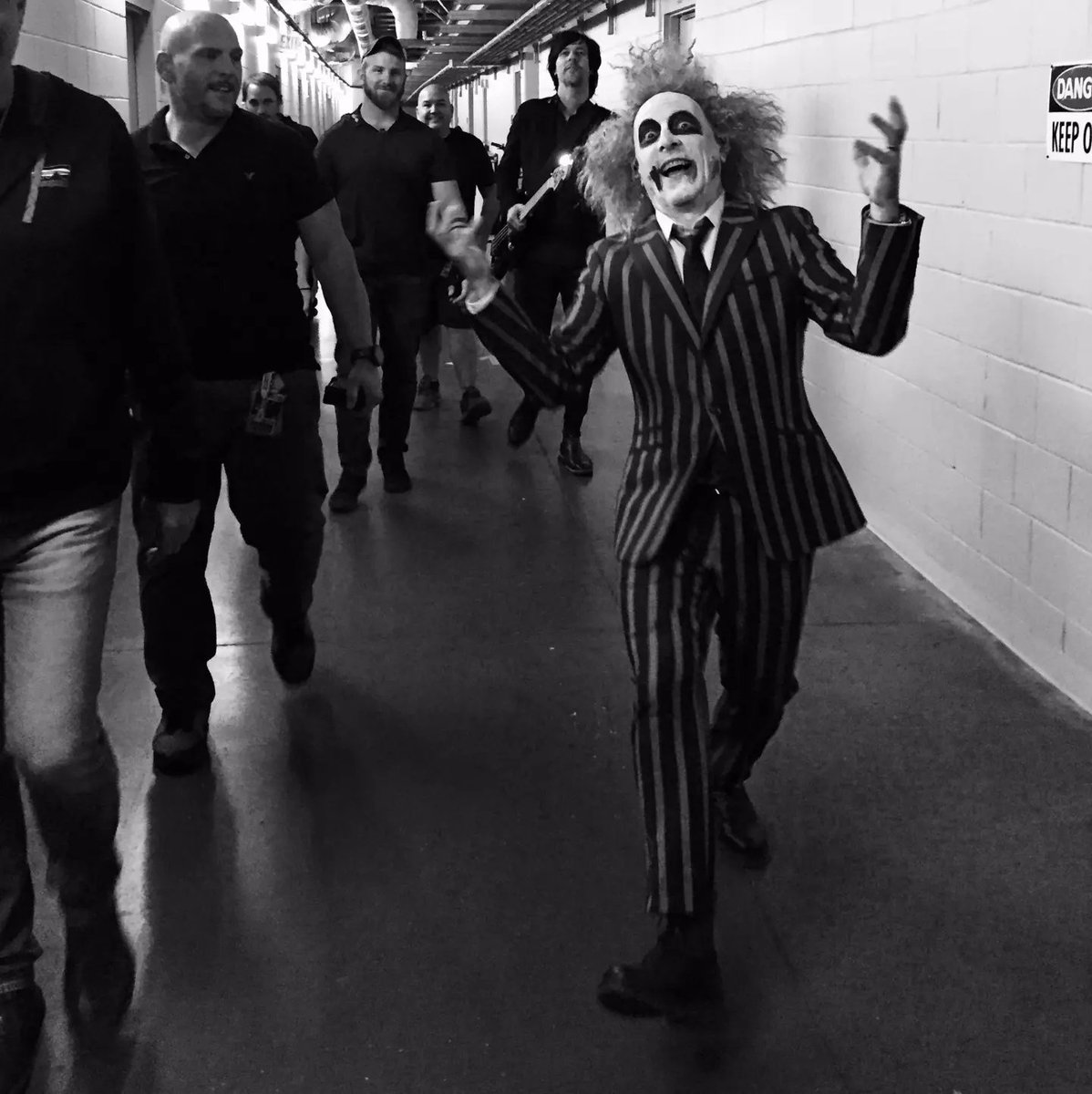 ToolbandMx's tweet photo. A Perfect Circle - Happy Halloween 🎃👻🎃👻🎃👻🎃
©aperfectcircle #maynardjameskeenan @mattmcjunkins @jefffriedl #tour #aperfectcircle @billyhowerdel @mjkeenan @JeffFriedl @carinaround
@aperfectcircle #EattheElephant #MerdeNoms #eMOTIVE #ThirteenthStep https://t.co/DgKFftv0Za