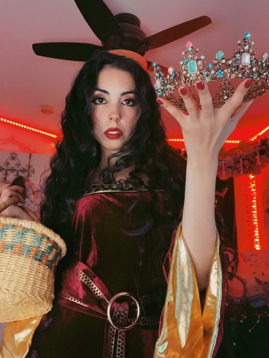 Happy Halloween from your Mommy😉🖤🎃🕷️👻🕸️ #HappyHalloween  #mothergothel #tangled #disney