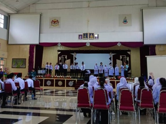 nurhikmah128995's tweet photo. I'm one of the student that was chosen to be kicked out from IPGKT that turn out to be a prank. This prank is a tradition where they told us to be on our best behavior during the orientation week so that we will be accepted into IPGKT ๐ฅฐ
#ipgkt https://t.co/uSuTUBJQI5