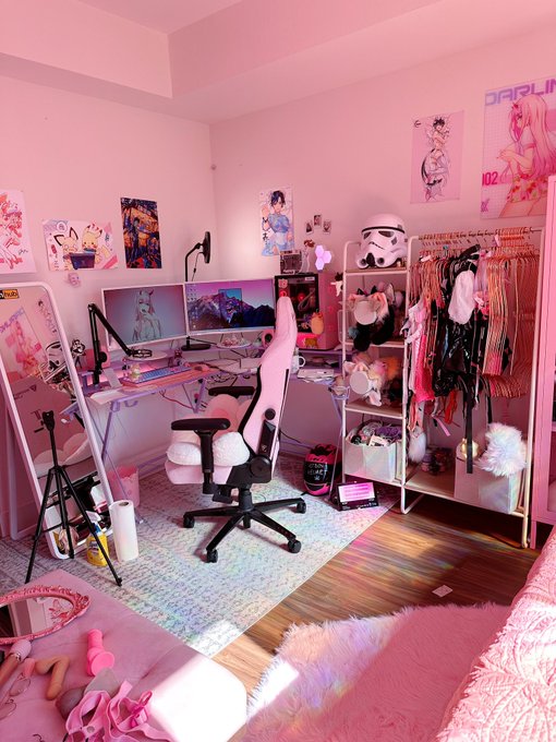 My new streaming and content studio 💕 my first stream in it will be on twitch tomorrow! https://t.co
