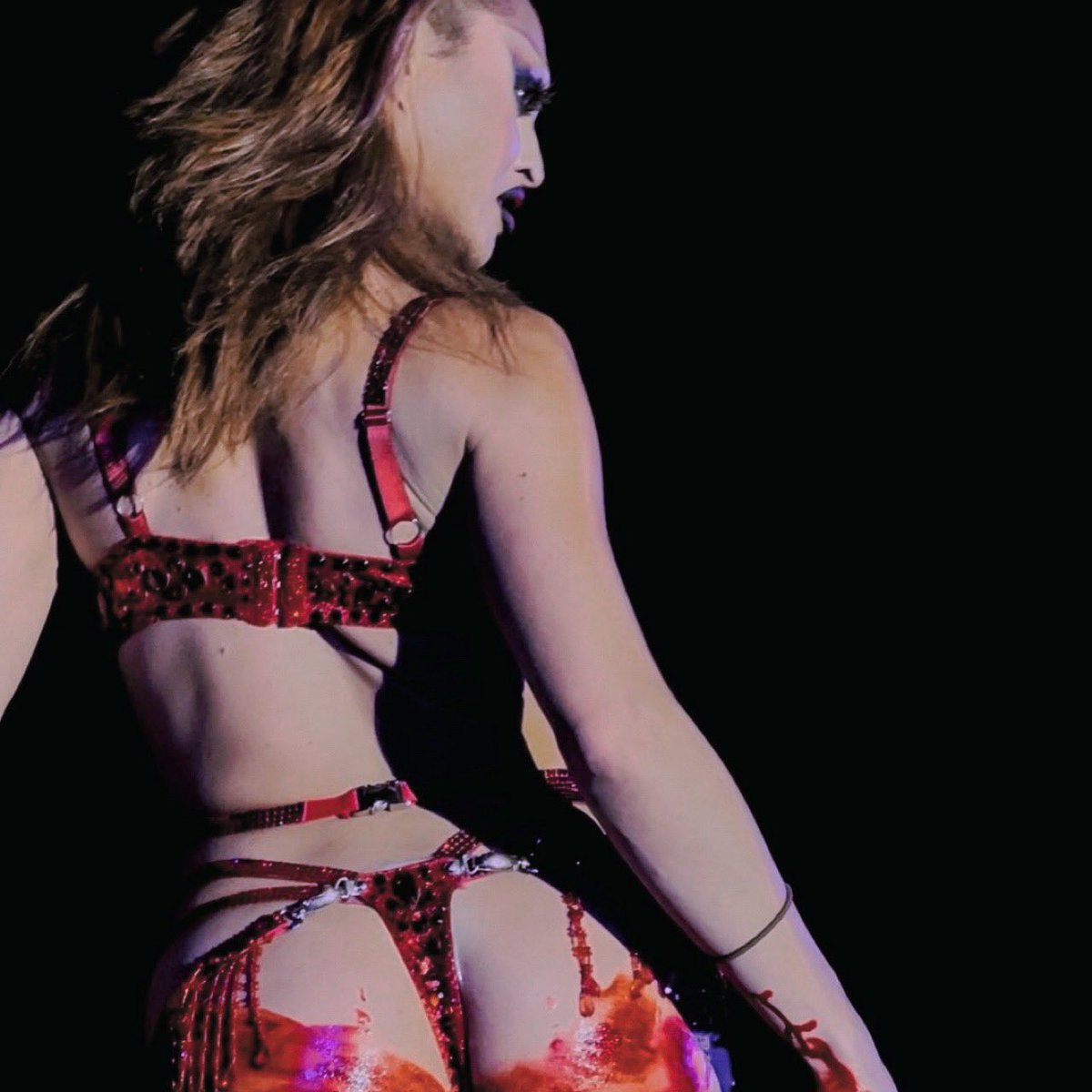 bellalocaishere's tweet image. Happy Halloween Sasha Stans ♥️🩸