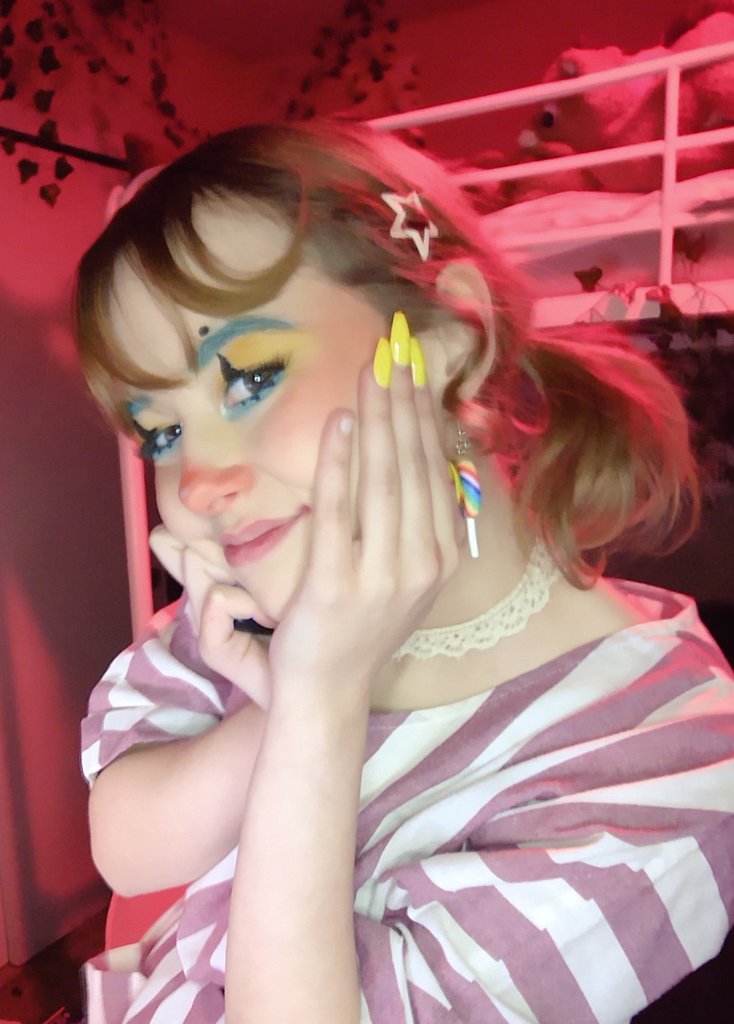 InuPond's tweet photo. Little clown shoot!!! I am in love with this makeup!!!! (Ignore the missing nail, I can't find where it fell off) https://t.co/ASEWEXOZbg