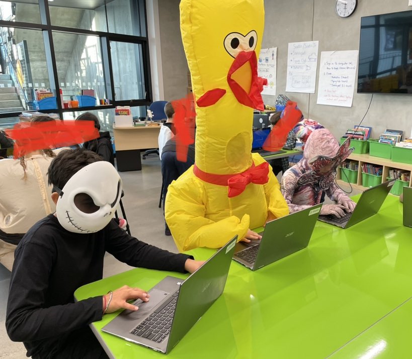 SkwowechElem's tweet photo. Who said coding was for the birds 🎃👻🧡 @newwestschools @scratch #upintheclouds. https://t.co/RR7YERadcx