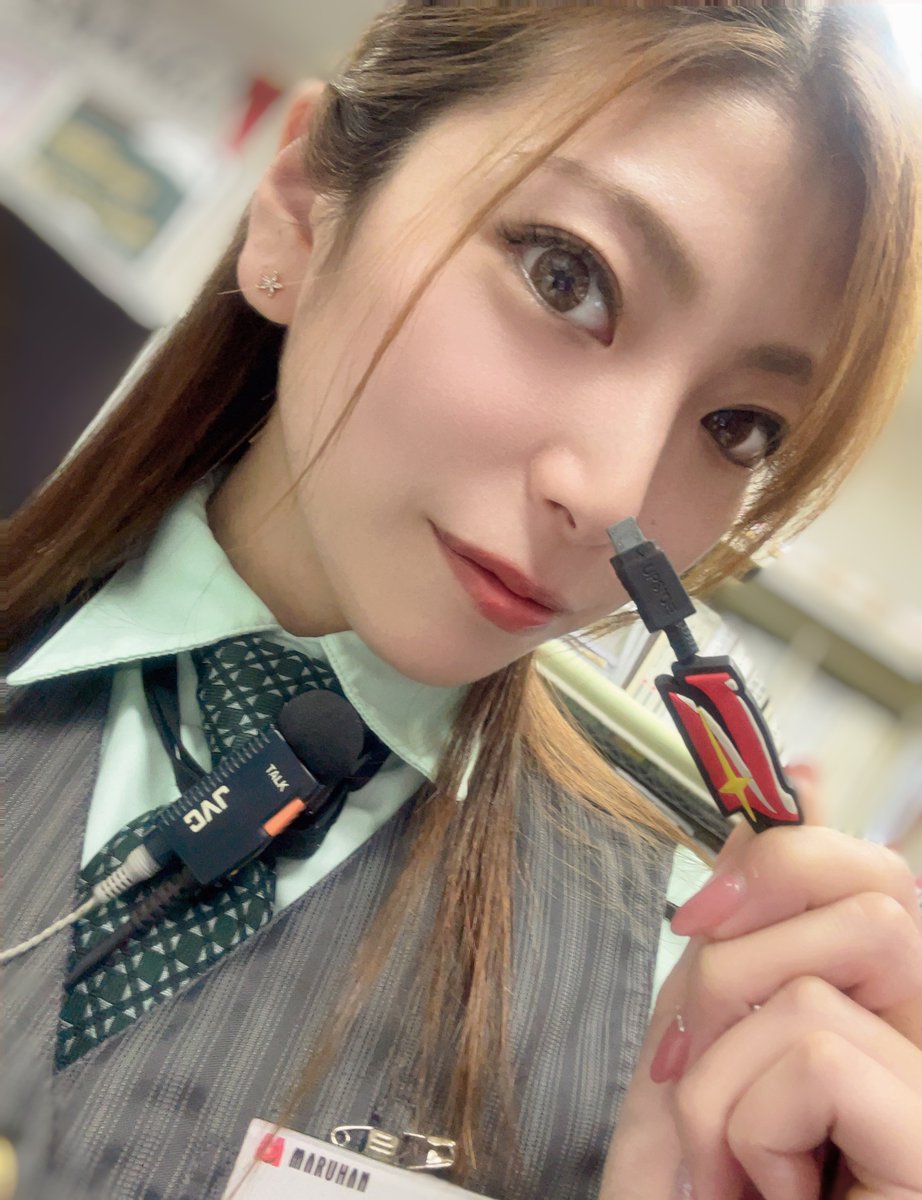 maruhankusatsu's tweet image. おはあっきー💓
店長デスクにあったケーブル🔌
どこで買ってるんやろう🤔笑

#店長　#充電ケーブル