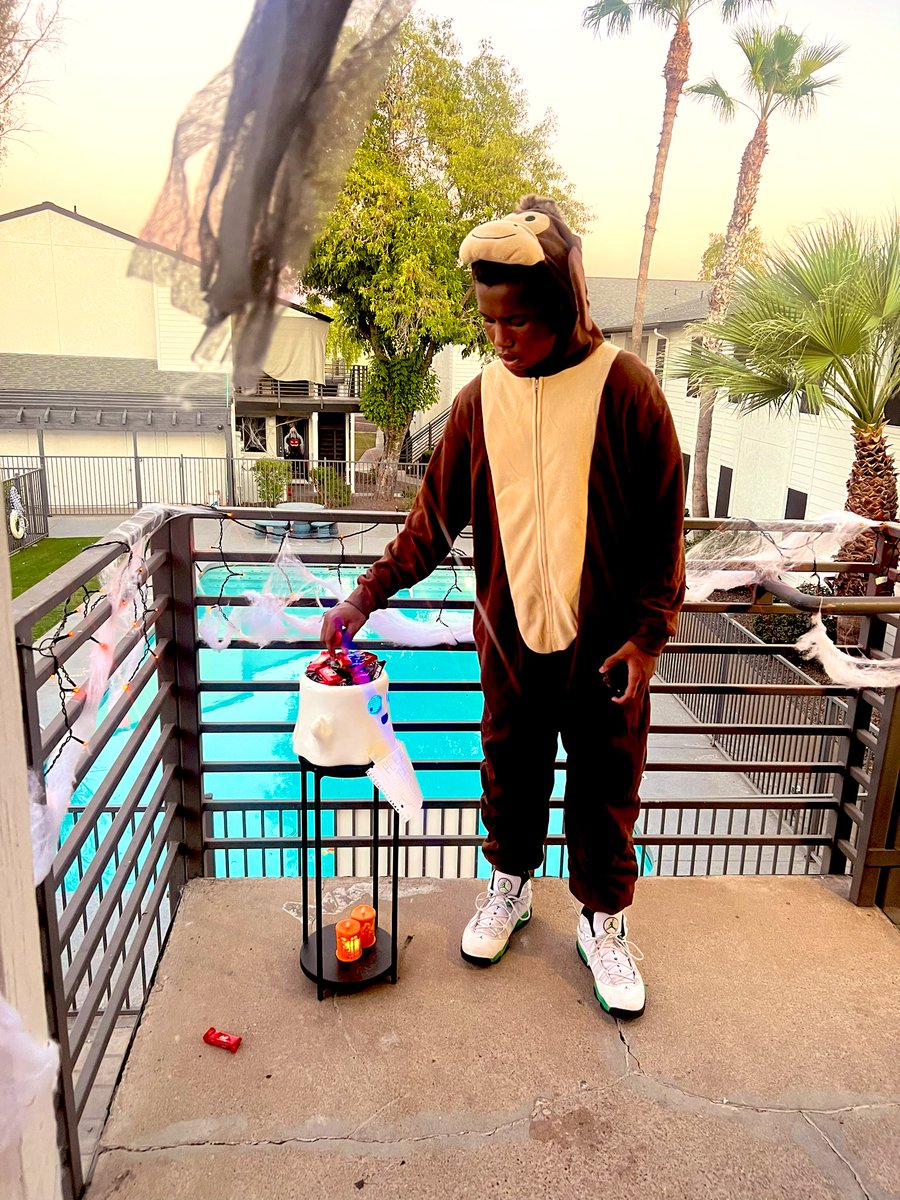 WillBarb44's tweet image. From Bowling to trick-or-treating to cooking I am done with this holiday. 😂😂👻👻👻👻👻#BoyMom #Halloween2023 #IssaWrap