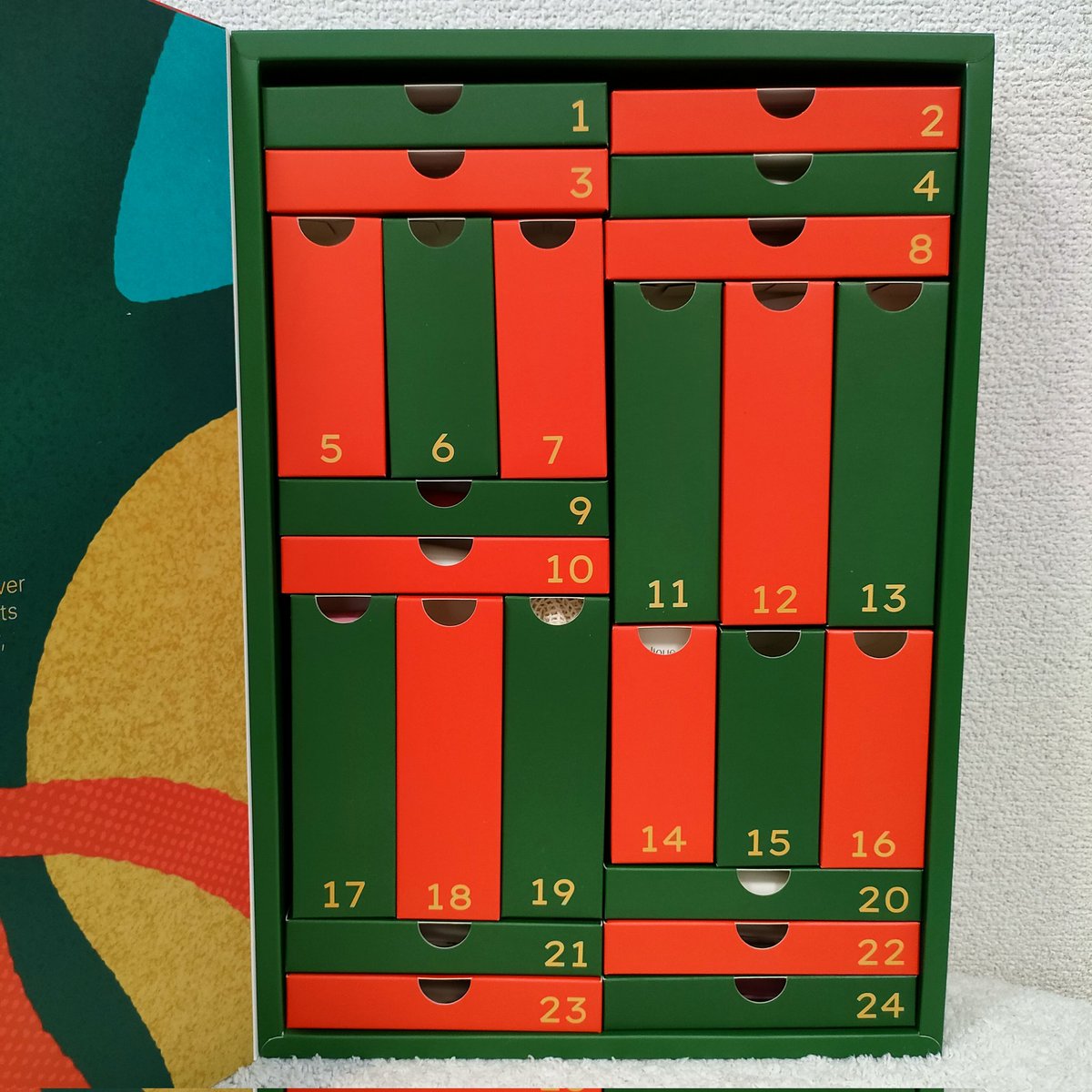 kodure_yuilish's tweet photo. ジュリークのアドベントカレンダーも引き取りに行ってきたよー！

これからクリスマスまでたっぷり飾るのだ！！

購入特典のムーンカレンダーの木の部分も可愛い。

#アドベントカレンダー #Jurlique https://t.co/EaSu5RBHDp