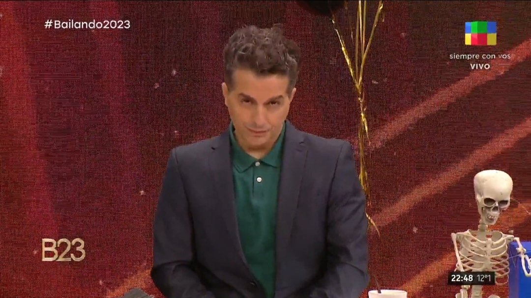 Chiruza__'s tweet photo. #Bailando2023 #LAM
@yanilatorre @AngeldebritoOk
@elejercitodelam
LAS CARAS de todos escuchando las vuelteras excusas de Romina Uhrig... https://t.co/7D9D8KJb9i