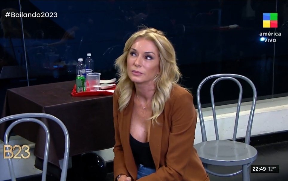 Chiruza__'s tweet photo. #Bailando2023 #LAM
@yanilatorre @AngeldebritoOk
@elejercitodelam
LAS CARAS de todos escuchando las vuelteras excusas de Romina Uhrig... https://t.co/7D9D8KJb9i