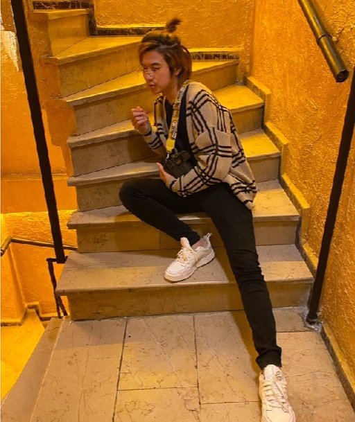 aOFZycHWGCUoFC3's tweet image. จากนี้จนนิรันดร์
🎶จะเป็นคนดูแลเมื่อเธอล้มจะเป็นลมโอบเธอเมื่อร้อนใจกี่ปัญหามากมายเพียงใดเรามีกันไม่แพ้ต่อไปนี้สัญญาจะเกิดอะไรกับเธอแล้วแต่คนๆนี้ไม่มีวันจะหายไป.
I'll be with you no matter what happens I'll be there by your side.
#คนของแปลน รักและอยู่ข้างๆแปลนเสมอครับ
🙏เจ้าของภาพ