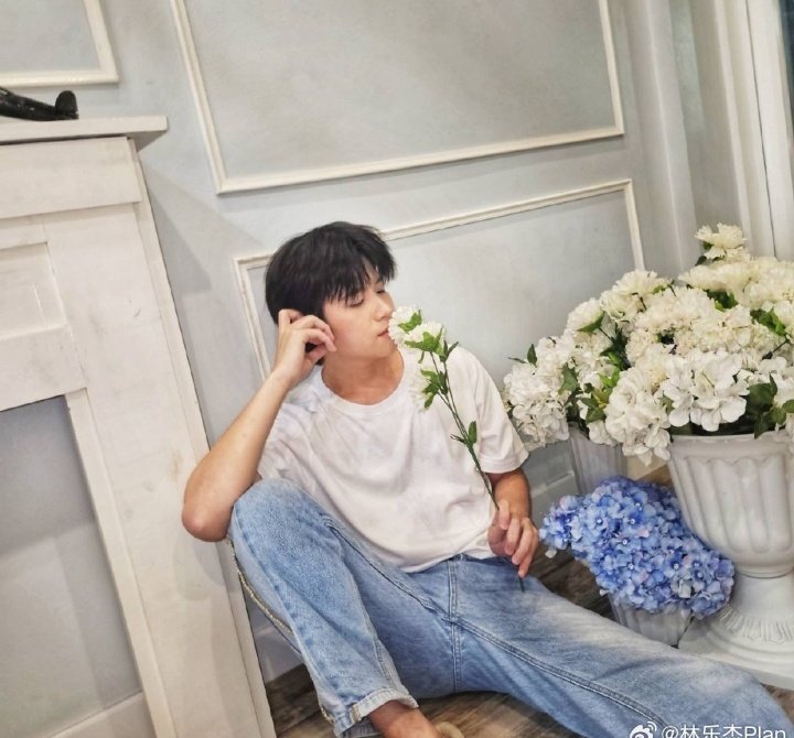 aOFZycHWGCUoFC3's tweet image. จากนี้จนนิรันดร์
🎶จะเป็นคนดูแลเมื่อเธอล้มจะเป็นลมโอบเธอเมื่อร้อนใจกี่ปัญหามากมายเพียงใดเรามีกันไม่แพ้ต่อไปนี้สัญญาจะเกิดอะไรกับเธอแล้วแต่คนๆนี้ไม่มีวันจะหายไป.
I'll be with you no matter what happens I'll be there by your side.
#คนของแปลน รักและอยู่ข้างๆแปลนเสมอครับ
🙏เจ้าของภาพ