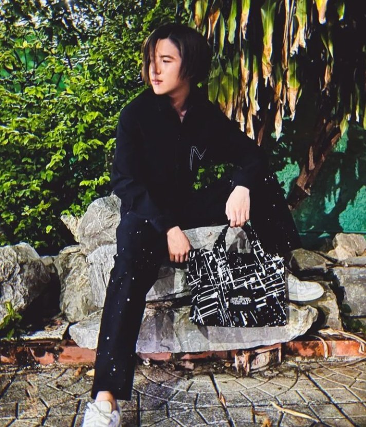 aOFZycHWGCUoFC3's tweet image. จากนี้จนนิรันดร์
🎶จะเป็นคนดูแลเมื่อเธอล้มจะเป็นลมโอบเธอเมื่อร้อนใจกี่ปัญหามากมายเพียงใดเรามีกันไม่แพ้ต่อไปนี้สัญญาจะเกิดอะไรกับเธอแล้วแต่คนๆนี้ไม่มีวันจะหายไป.
I'll be with you no matter what happens I'll be there by your side.
#คนของแปลน รักและอยู่ข้างๆแปลนเสมอครับ
🙏เจ้าของภาพ