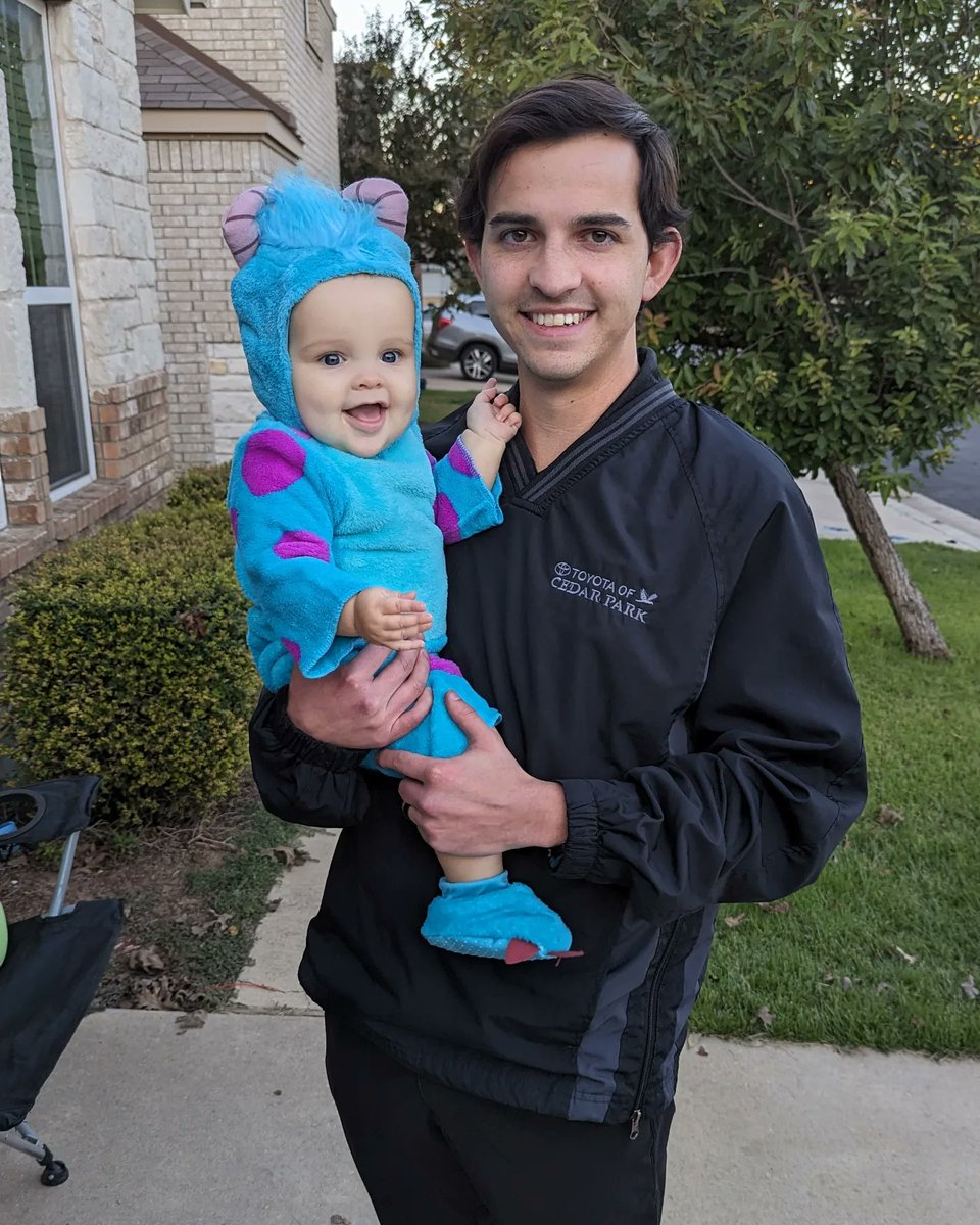 Baby Sully's first Halloween 👻🎃