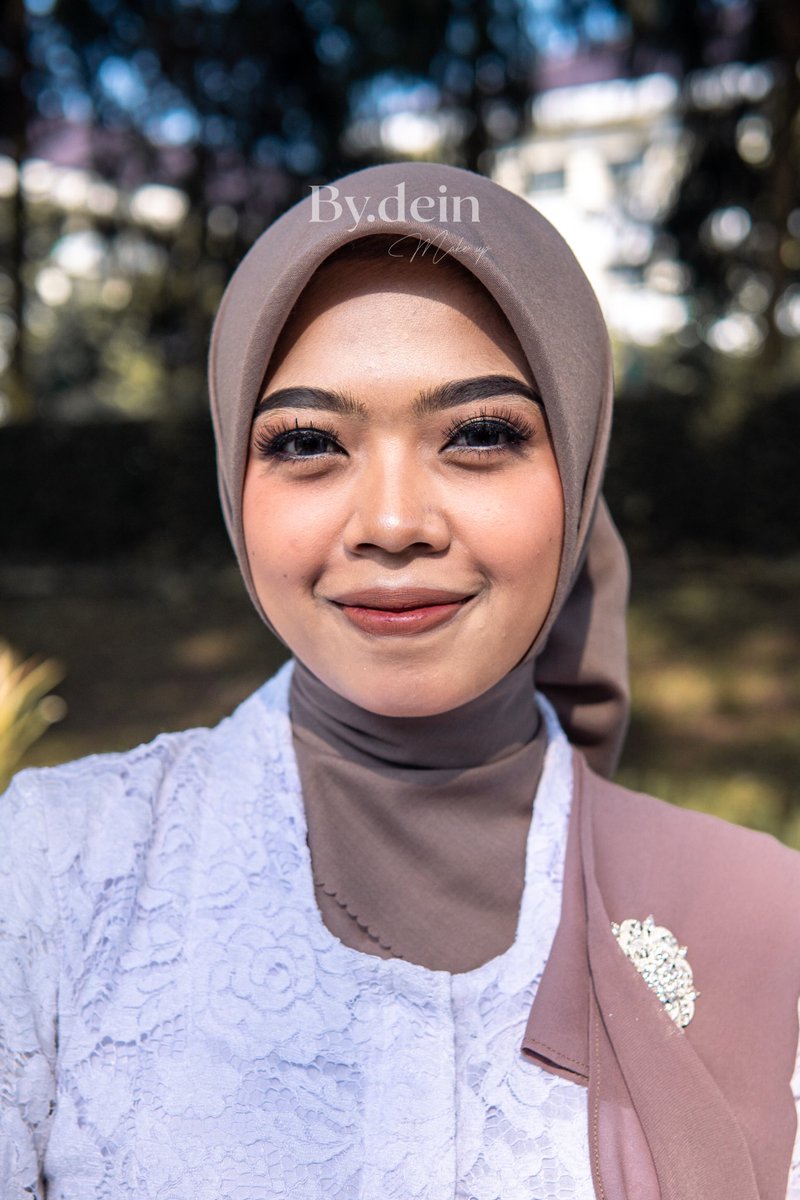 deintanf's tweet photo. - Make up Wisuda by request klien -

✨️ Bydeinmakeup ready for ✨️
💄Graduation, 
💄Dancer,
💄Photoshoot, 
💄Bridesmaid,           
 💄Party, 
💄Engagement,
• etc

Let's book now via dm!!!😍
#muabandung #muamurah #makeupwisuda #zonauangᅠᅠ https://t.co/SEiZLxYCAO