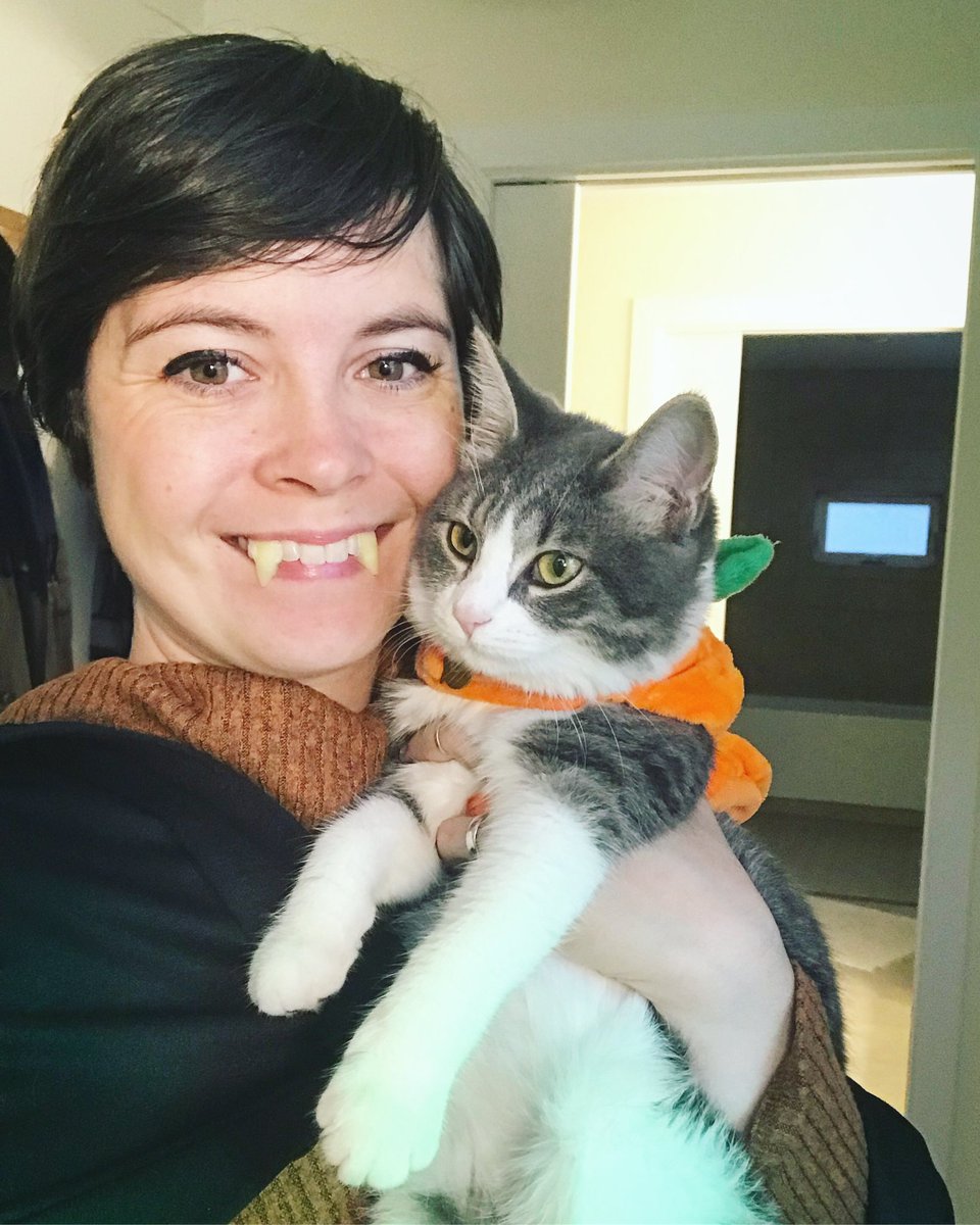 YourSafetyCat's tweet photo. For safety cat’s first Halloween, she was a little pumpkin! One year later the pumpkin vest hardly even fit around her neck 😂🎃🐈 https://t.co/mbiGbpbnpc