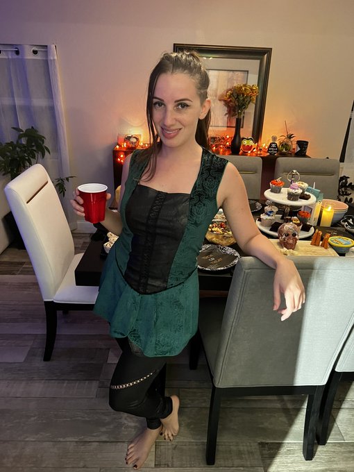 Happy Halloween you goons and goblins! 👻 🎃 https://t.co/p7HvtKhgsm