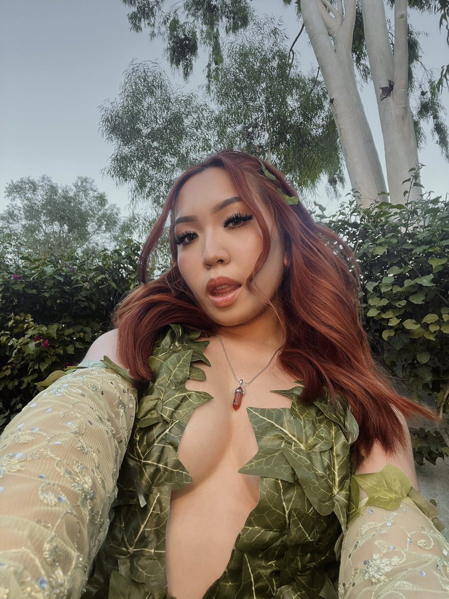 kaitlynvunguyen's tweet photo. poison ivy 🧡🌿 https://t.co/qmwmDzkrtm