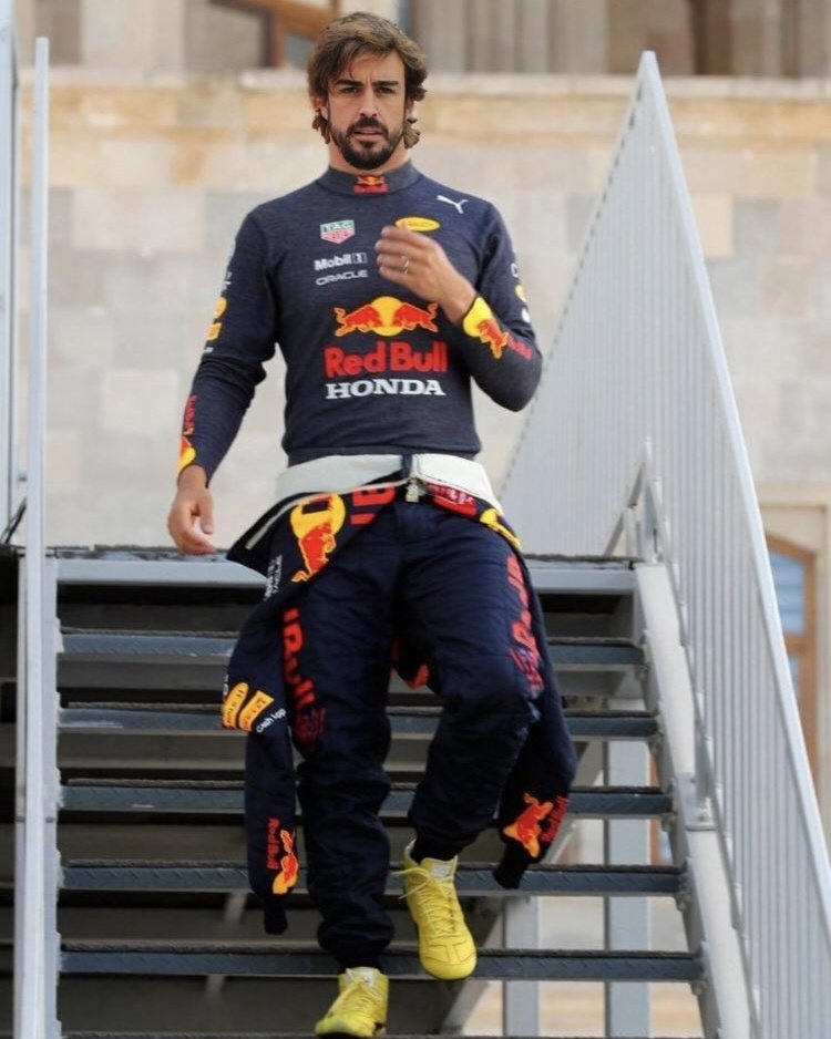 _AlxBenitez's tweet photo. @redbullracing Just do it. #AlonsoToRedBull #AlonsoARedbull https://t.co/gCnbBPTKtm