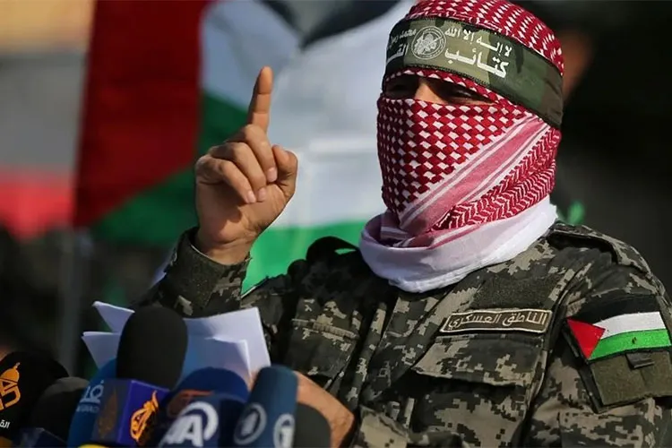 L_ThinkTank's tweet photo. [ 🇮🇱 ISRAËL | 🇵🇸 PALESTINE ]

🔸 « Nous considérons cette guerre comme le début de la libération et la fin de l’occupation. Nous annonçons une bonne nouvelle à Netanyahu et à ses soldats : ils s’agenouilleront à la fin de la guerre. » - Abou Obaïda, porte-parole du Hamas. https://t.co/CQEFF2kD4o
